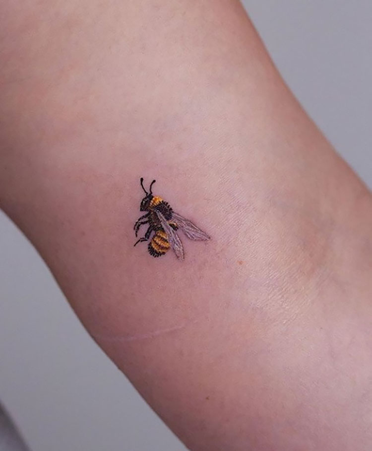 realistic bee tattoo