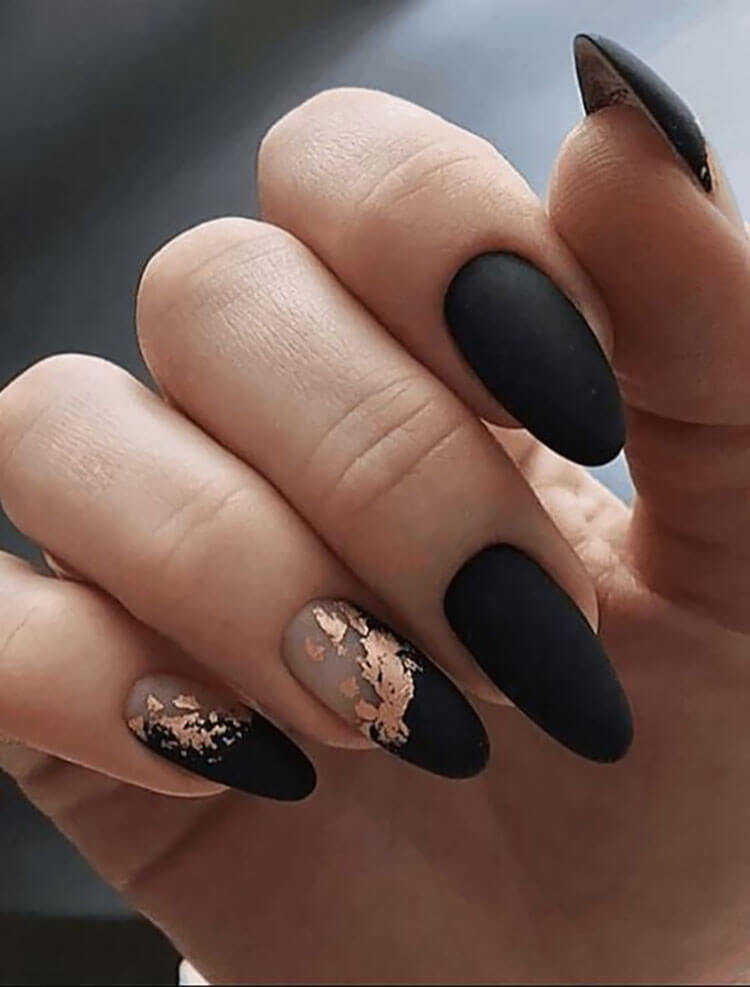 black and gold nails