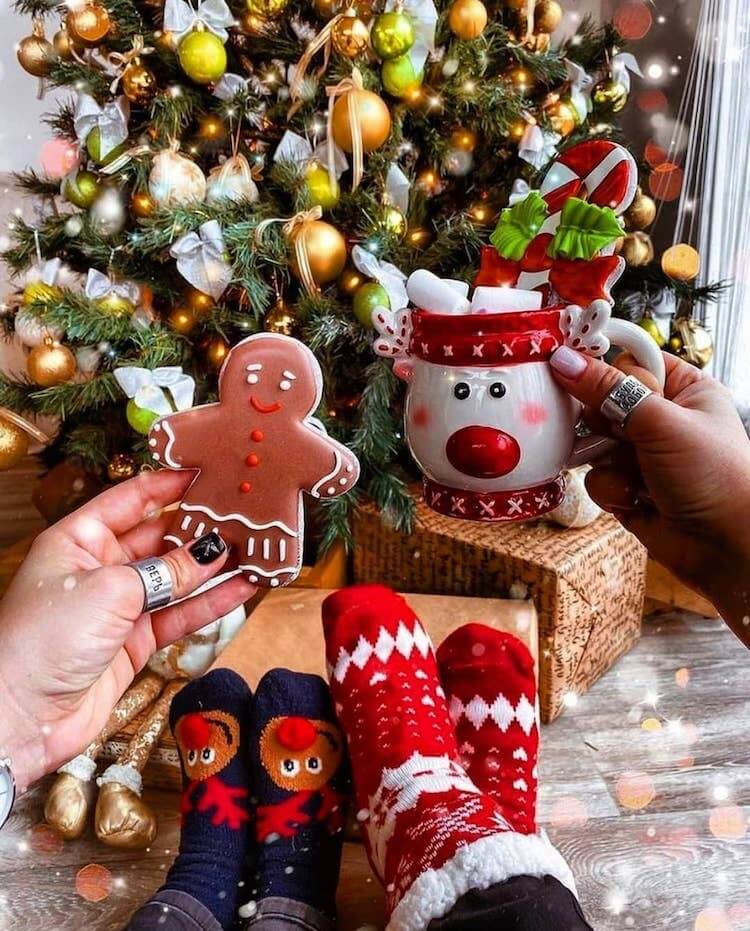 girls holding mugs and cookies