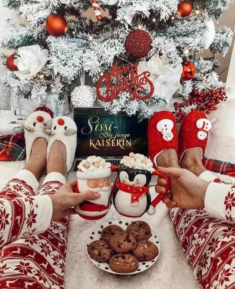 friends holding christmas mugs