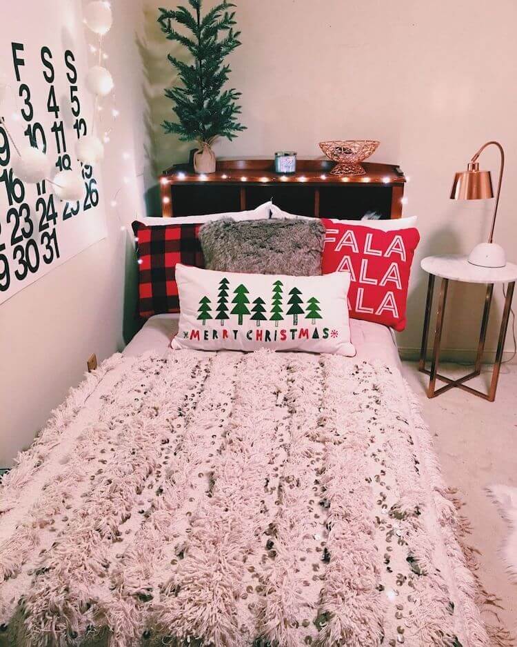 simple christmas bedroom decor