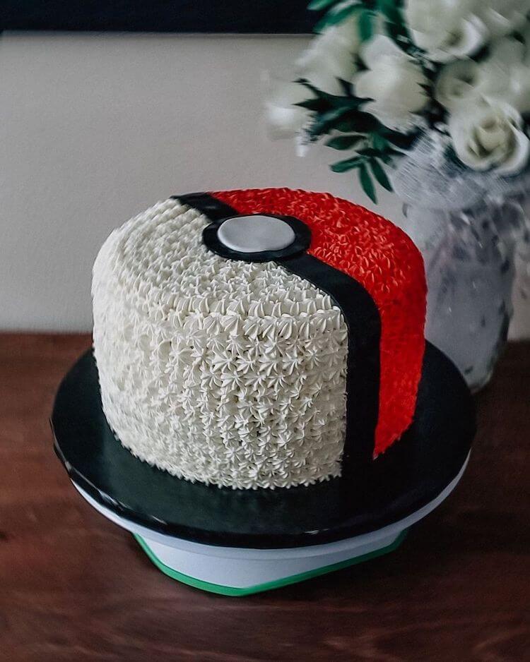 pokeball cake