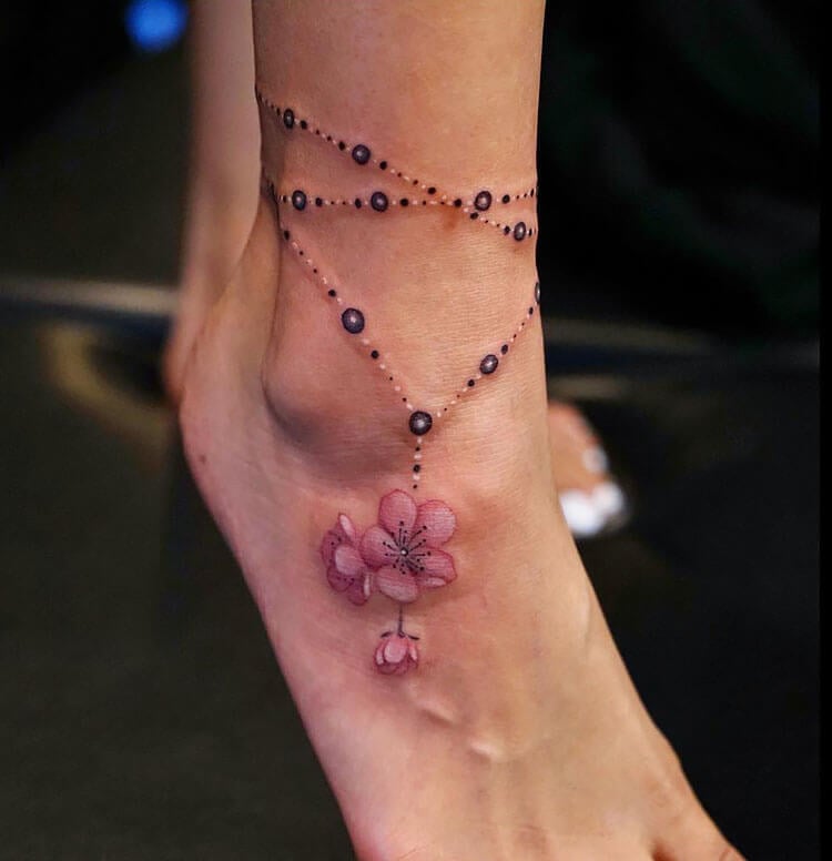 20 Beautiful Ankle Bracelet Tattoo Ideas For Women Moms Got The Stuff 3965