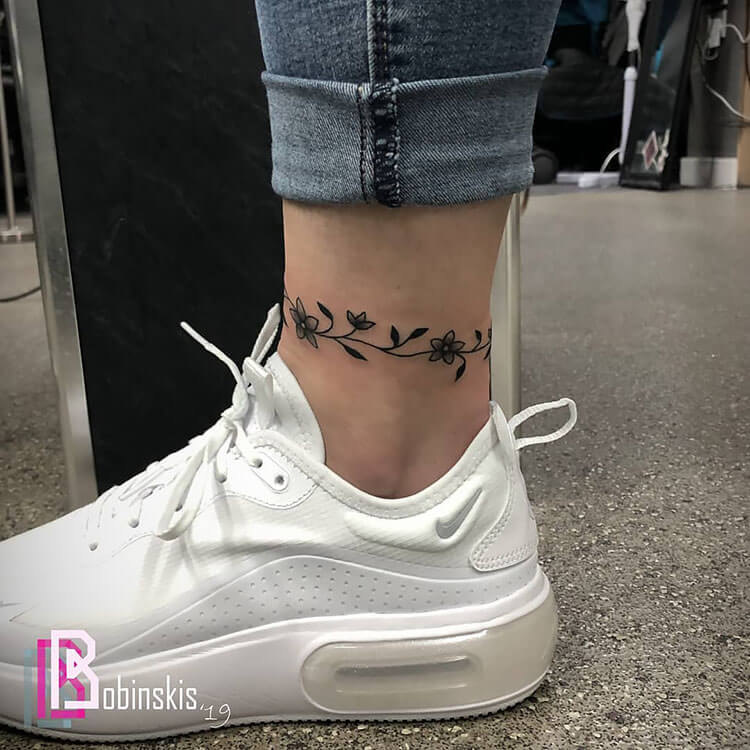 20 Beautiful Ankle Bracelet Tattoo Ideas for Women - Mom's Got the Stuff