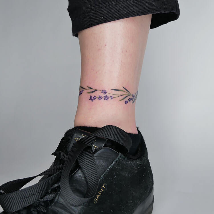 20 Beautiful Ankle Bracelet Tattoo Ideas for Women - Mom's Got the Stuff